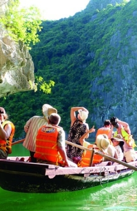 Du lịch Hạ Long: Khám phá những địa danh và món ngon nổi tiếng nhất